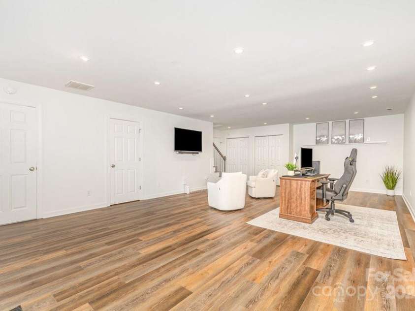 205 Rosedale Lane, Matthews, NC 28105.  MLS# CAR4272430, YatesRealty ID 21480. 