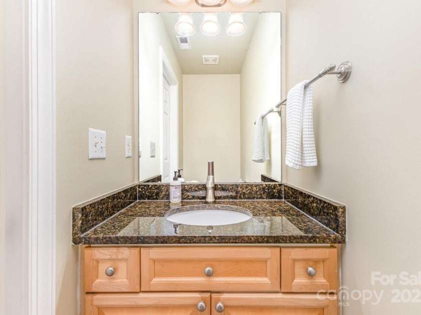 205 Rosedale Lane, Matthews, NC 28105.  MLS# CAR4272430, YatesRealty ID 21480. 