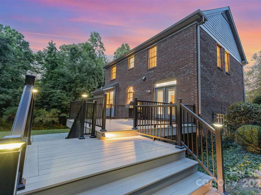 205 Rosedale Lane, Matthews, NC 28105.  MLS# CAR4272430, YatesRealty ID 21480. 