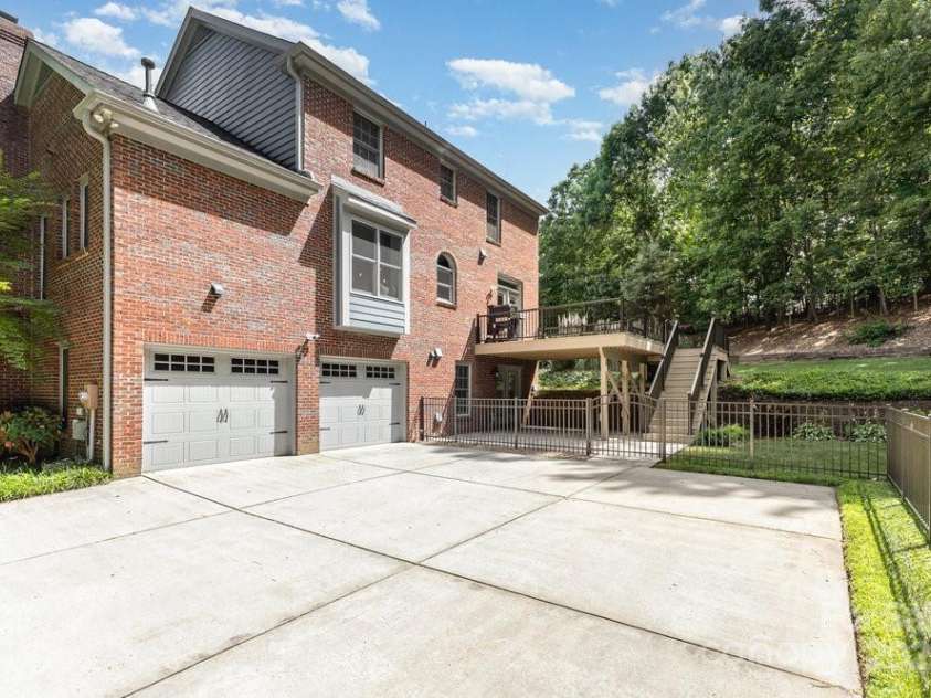 205 Rosedale Lane, Matthews, NC 28105.  MLS# CAR4272430, YatesRealty ID 21480. 