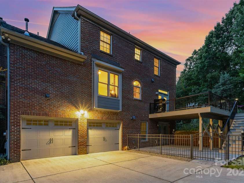 205 Rosedale Lane, Matthews, NC 28105.  MLS# CAR4272430, YatesRealty ID 21480. 