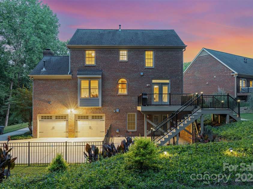 205 Rosedale Lane, Matthews, NC 28105.  MLS# CAR4272430, YatesRealty ID 21480. 