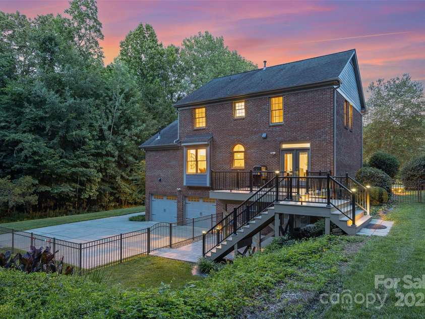 205 Rosedale Lane, Matthews, NC 28105.  MLS# CAR4272430, YatesRealty ID 21480. 