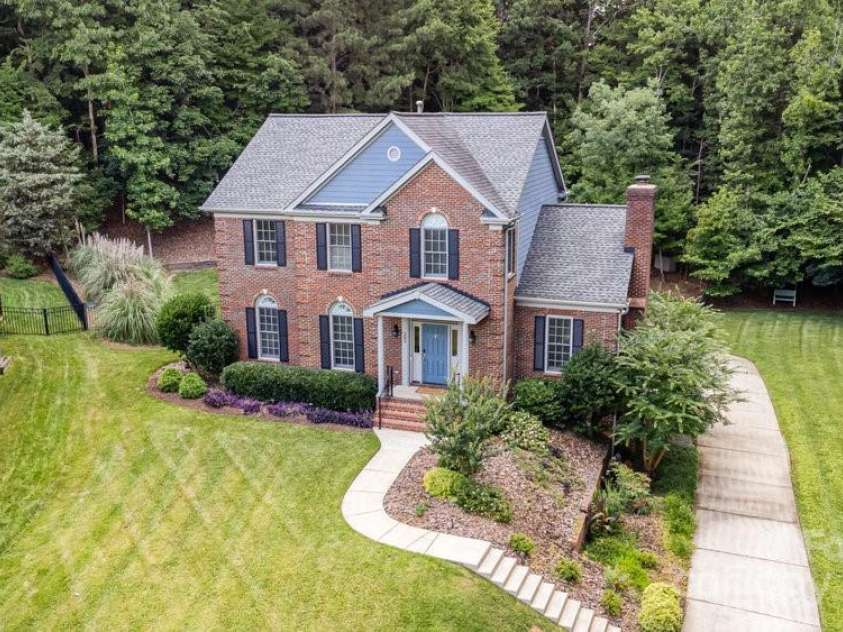 205 Rosedale Lane, Matthews, NC 28105.  MLS# CAR4272430, YatesRealty ID 21480. 