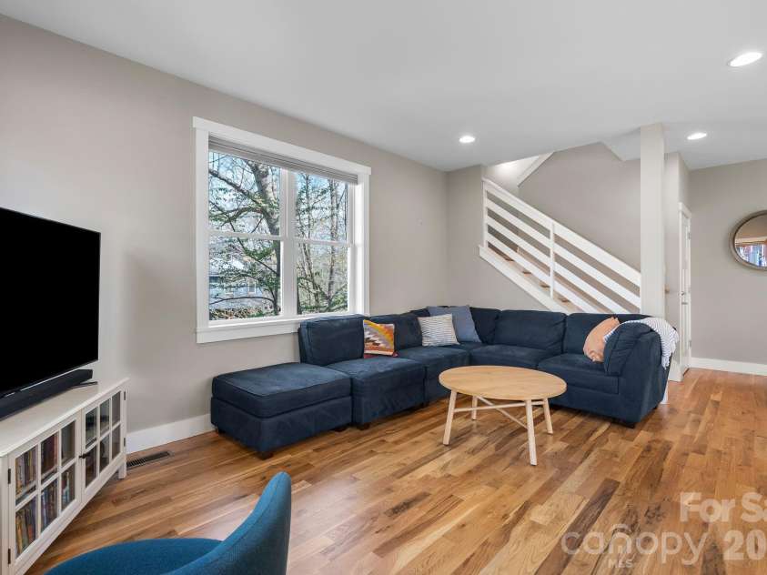 55 Vandalia Avenue, Asheville, NC 28806.  MLS# CAR4362677, YatesRealty ID 21480. 