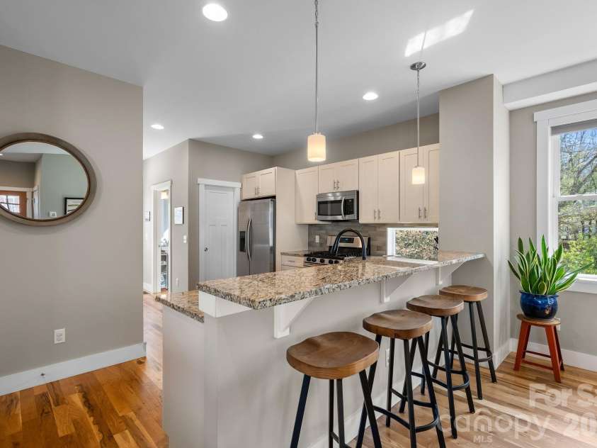 55 Vandalia Avenue, Asheville, NC 28806.  MLS# CAR4362677, YatesRealty ID 21480. 