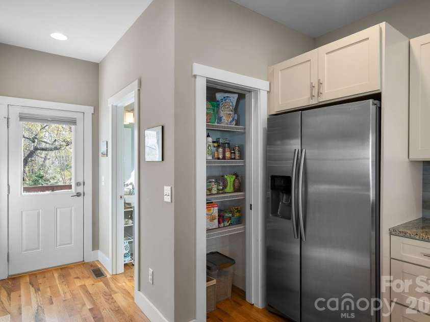 55 Vandalia Avenue, Asheville, NC 28806.  MLS# CAR4362677, YatesRealty ID 21480. 