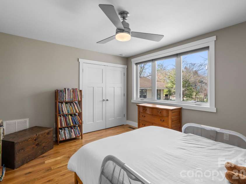 55 Vandalia Avenue, Asheville, NC 28806.  MLS# CAR4362677, YatesRealty ID 21480. 