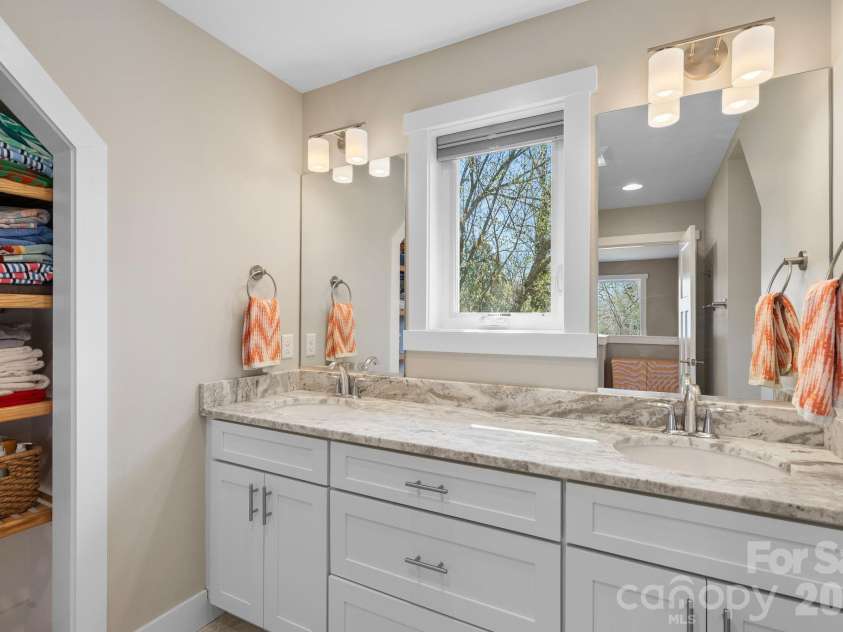 55 Vandalia Avenue, Asheville, NC 28806.  MLS# CAR4362677, YatesRealty ID 21480. 