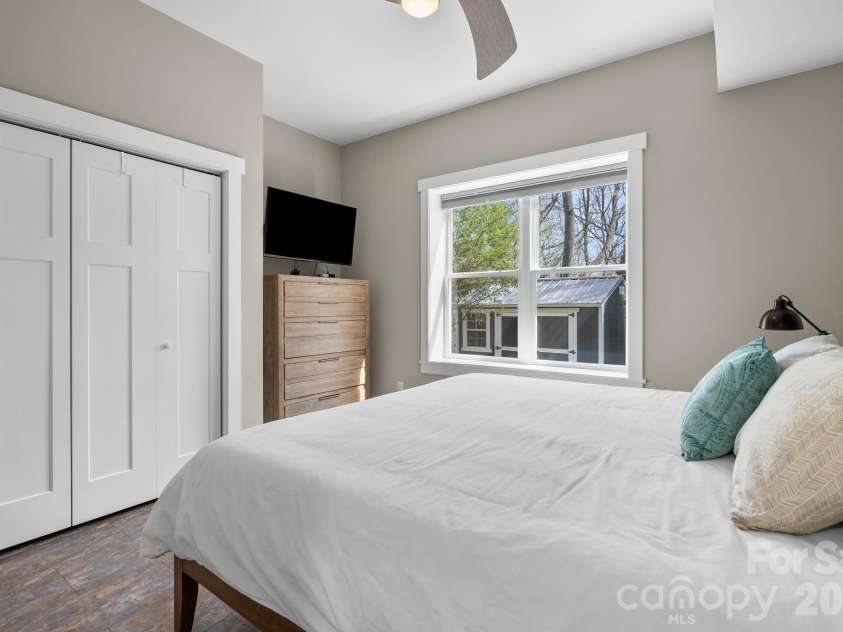 55 Vandalia Avenue, Asheville, NC 28806.  MLS# CAR4362677, YatesRealty ID 21480. 