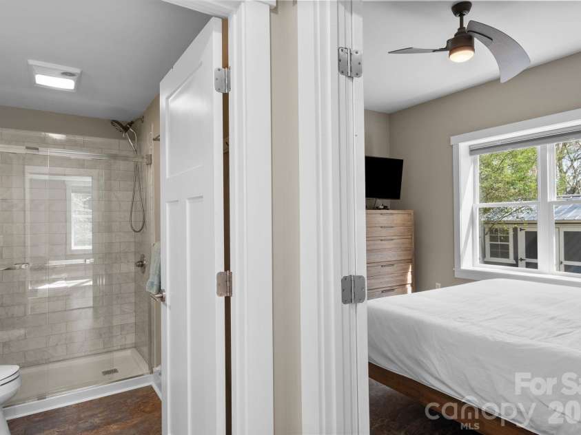 55 Vandalia Avenue, Asheville, NC 28806.  MLS# CAR4362677, YatesRealty ID 21480. 