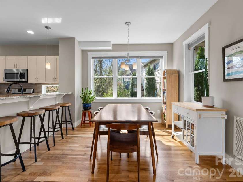 55 Vandalia Avenue, Asheville, NC 28806.  MLS# CAR4362677, YatesRealty ID 21480. Dining area, plus bar stool seating