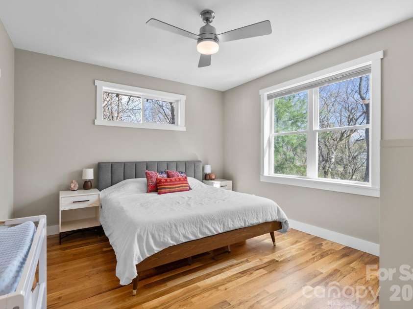 55 Vandalia Avenue, Asheville, NC 28806.  MLS# CAR4362677, YatesRealty ID 21480. Primary suite on main