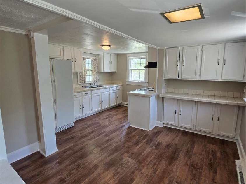 184 Cabarrus Avenue, Concord, NC 28025.  MLS# CAR4378600, YatesRealty ID 21482. 