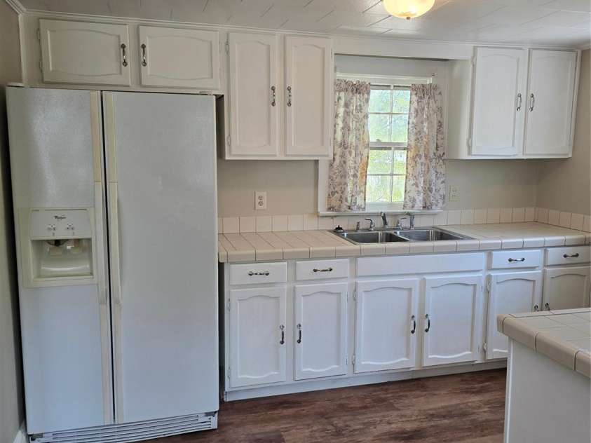 184 Cabarrus Avenue, Concord, NC 28025.  MLS# CAR4378600, YatesRealty ID 21482. 