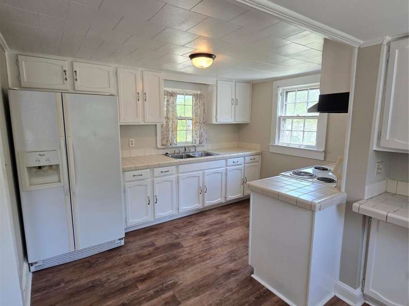 184 Cabarrus Avenue, Concord, NC 28025.  MLS# CAR4378600, YatesRealty ID 21482. 
