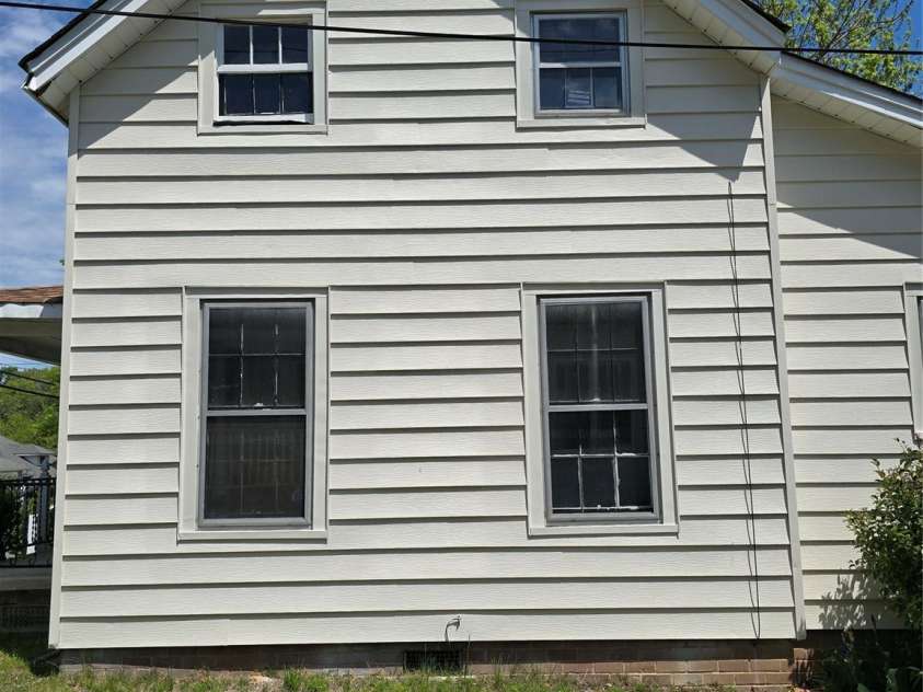 184 Cabarrus Avenue, Concord, NC 28025.  MLS# CAR4378600, YatesRealty ID 21482. 