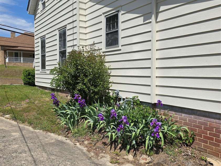 184 Cabarrus Avenue, Concord, NC 28025.  MLS# CAR4378600, YatesRealty ID 21482. 
