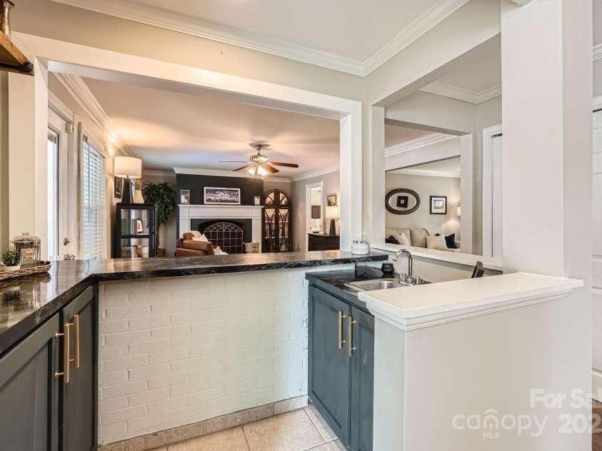 1175 18th Avenue, Hickory, NC 28601.  MLS# CAR4267840, YatesRealty ID 21483. Private wet bar offers the perfect space to mix drinks or serve guests with ease. Featuring a built-in sink, prep counter, and cabinet storage, this tucked-away nook elevates both casual evenings and special occasions.