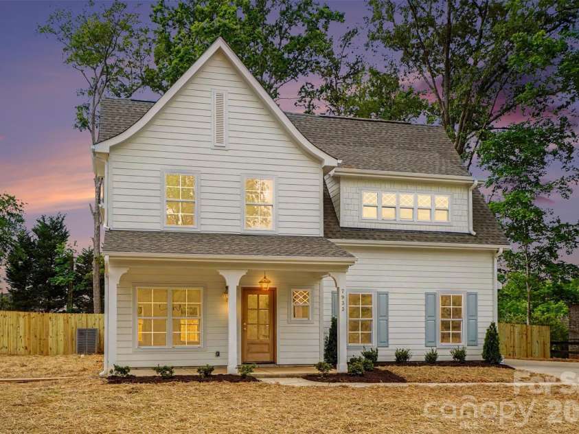 7933 Large Oak Lane, Mint Hill, NC 28227.  MLS# CAR4375275, YatesRealty ID 21485. 