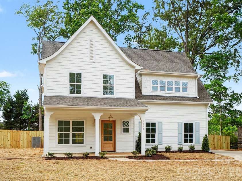 7933 Large Oak Lane, Mint Hill, NC 28227.  MLS# CAR4375275, YatesRealty ID 21485. 