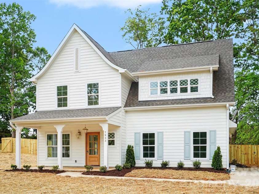 7933 Large Oak Lane, Mint Hill, NC 28227.  MLS# CAR4375275, YatesRealty ID 21485. 