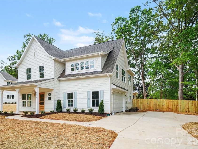 7933 Large Oak Lane, Mint Hill, NC 28227.  MLS# CAR4375275, YatesRealty ID 21485. 