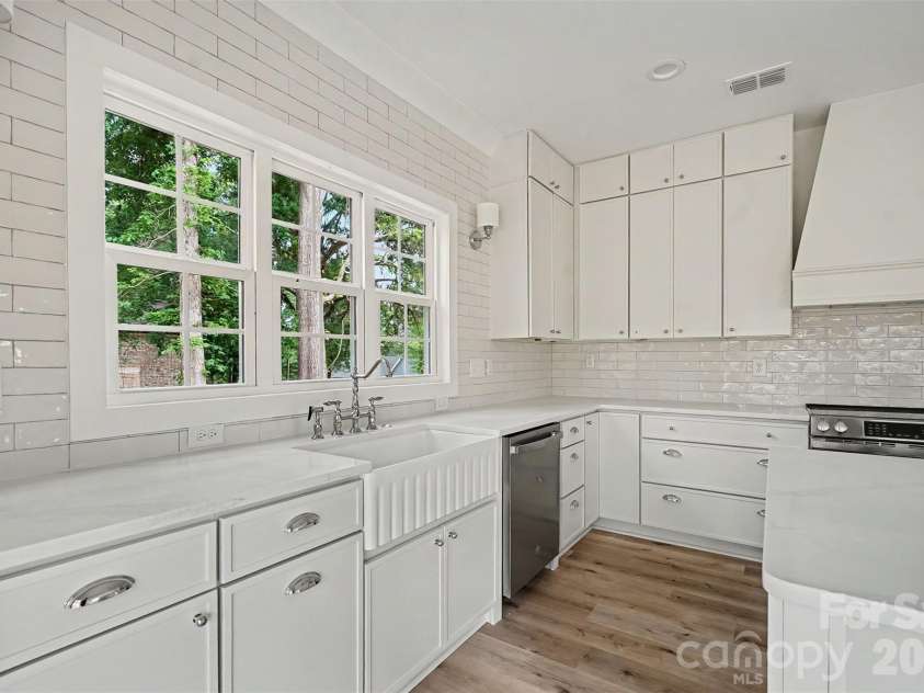 7933 Large Oak Lane, Mint Hill, NC 28227.  MLS# CAR4375275, YatesRealty ID 21485. 
