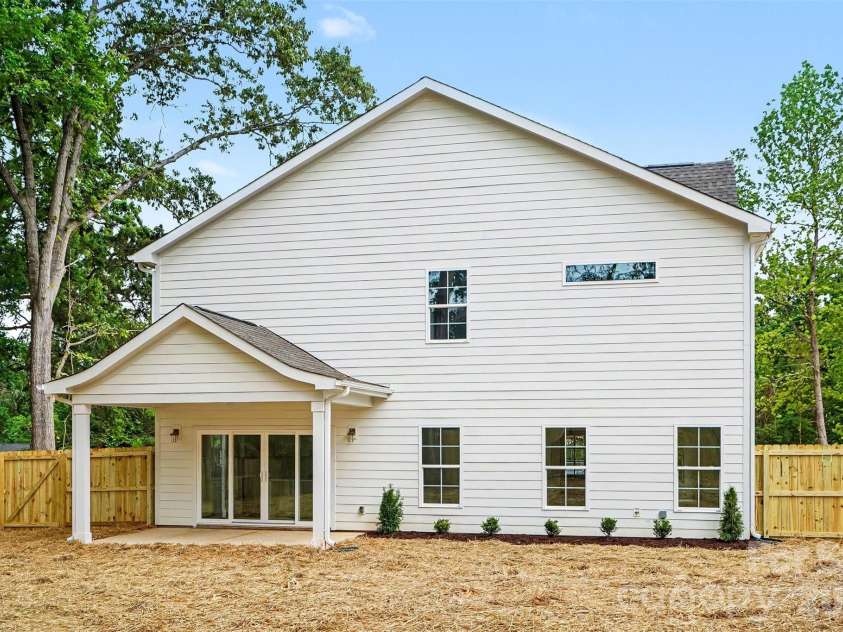 7933 Large Oak Lane, Mint Hill, NC 28227.  MLS# CAR4375275, YatesRealty ID 21485. 
