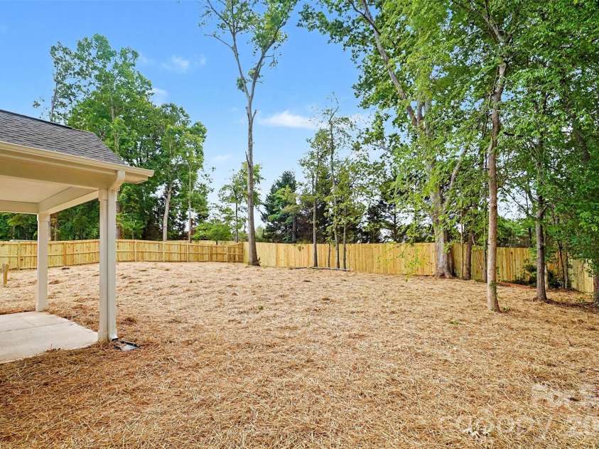 7933 Large Oak Lane, Mint Hill, NC 28227.  MLS# CAR4375275, YatesRealty ID 21485. 