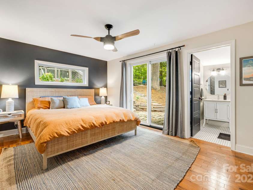 90 Reed Road, Asheville, NC 28805.  MLS# CAR4271385, YatesRealty ID 21485. Retreat-like Primary Bedroom