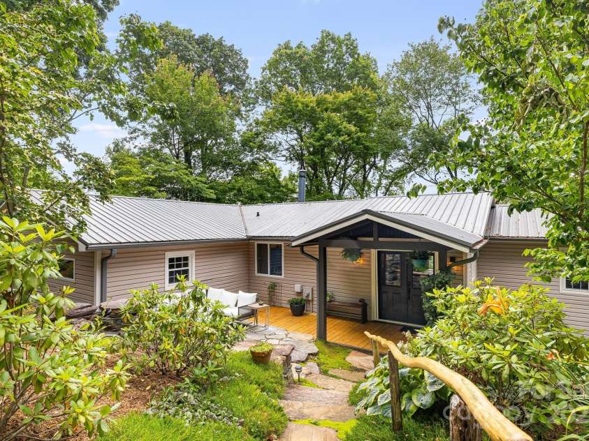 90 Reed Road, Asheville, NC 28805.  MLS# CAR4271385, YatesRealty ID 21485. Welcome to 90 Reed Road