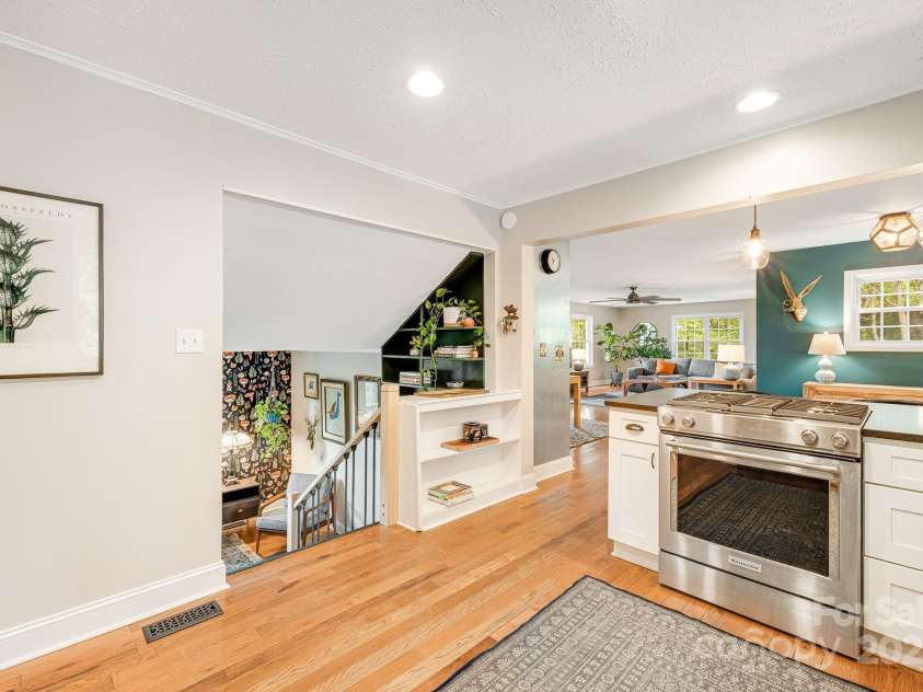 90 Reed Road, Asheville, NC 28805.  MLS# CAR4271385, YatesRealty ID 21485. Whimsical Designer Touches Throughout