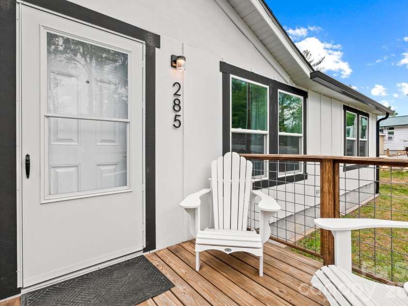 285 Dove Haven Lane, Hendersonville, NC 28791.  MLS# CAR4375891, YatesRealty ID 21486. 