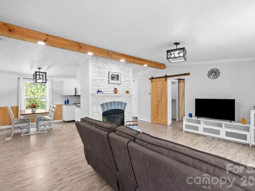 285 Dove Haven Lane, Hendersonville, NC 28791.  MLS# CAR4375891, YatesRealty ID 21486. 
