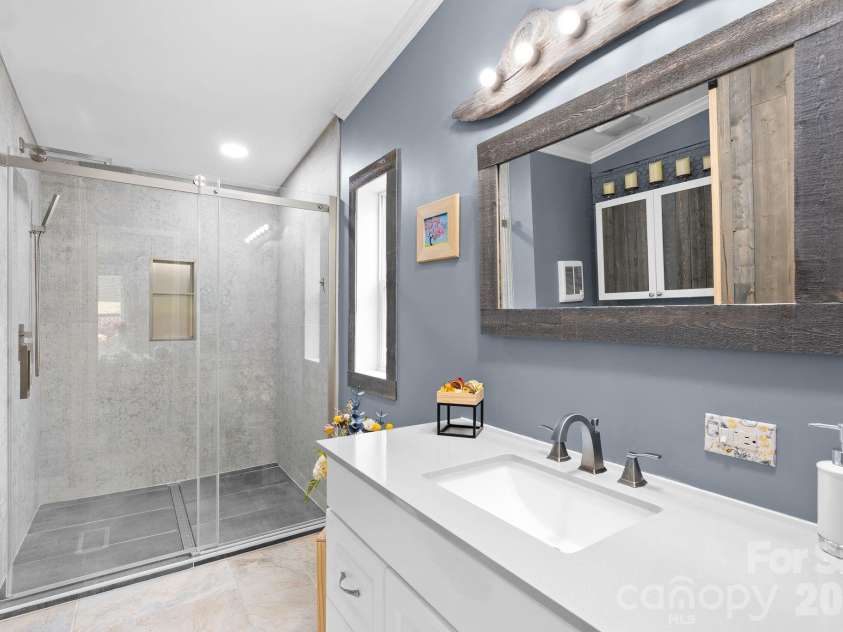 285 Dove Haven Lane, Hendersonville, NC 28791.  MLS# CAR4375891, YatesRealty ID 21486. 