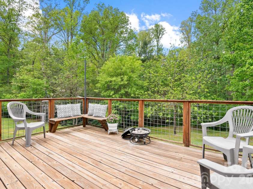 285 Dove Haven Lane, Hendersonville, NC 28791.  MLS# CAR4375891, YatesRealty ID 21486. 