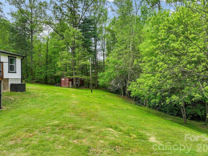 285 Dove Haven Lane, Hendersonville, NC 28791.  MLS# CAR4375891, YatesRealty ID 21486. 