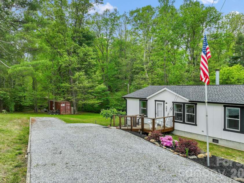 285 Dove Haven Lane, Hendersonville, NC 28791.  MLS# CAR4375891, YatesRealty ID 21486. 