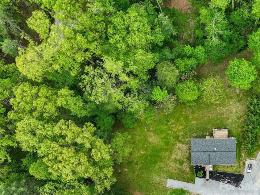 285 Dove Haven Lane, Hendersonville, NC 28791.  MLS# CAR4375891, YatesRealty ID 21486. 