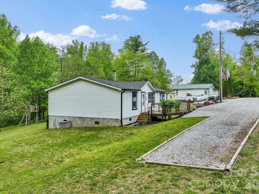 285 Dove Haven Lane, Hendersonville, NC 28791.  MLS# CAR4375891, YatesRealty ID 21486. Extra Parking