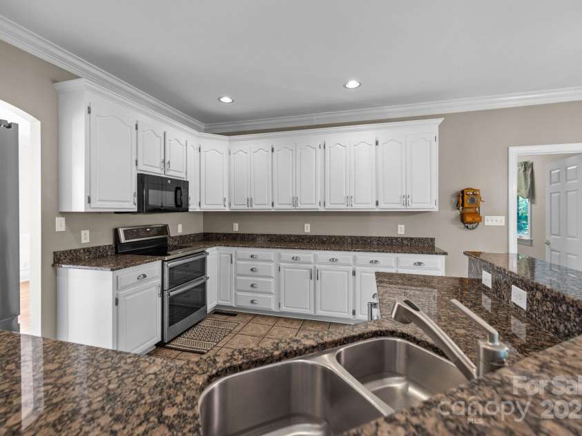 2608 Carmarthen Court, Matthews, NC 28104.  MLS# CAR4252626, YatesRealty ID 21488. 