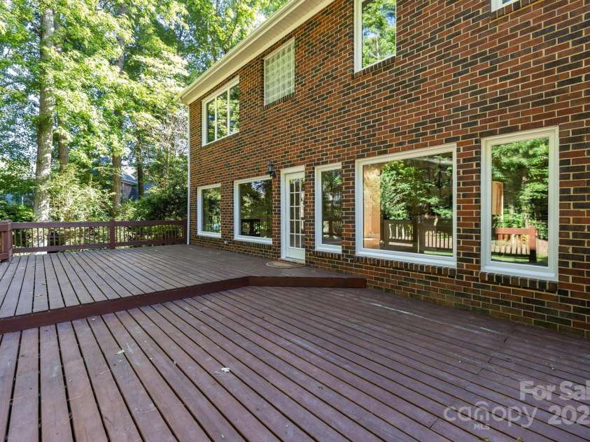 2608 Carmarthen Court, Matthews, NC 28104.  MLS# CAR4252626, YatesRealty ID 21488. Beautiful Huge Deck