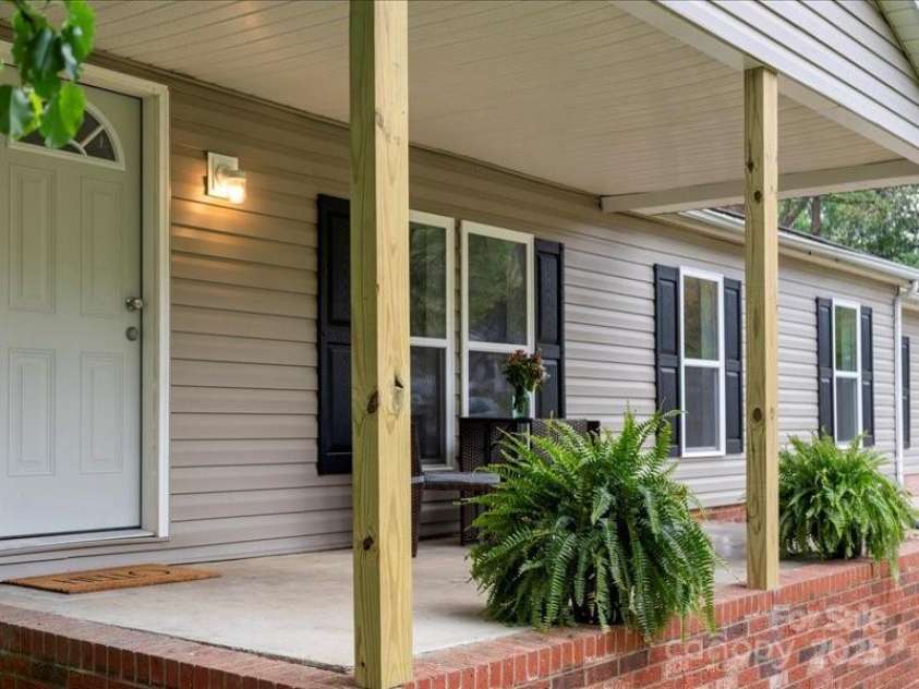 141 Hickory Creek Drive, Gastonia, NC 28052.  MLS# CAR4243072, YatesRealty ID 21489. 