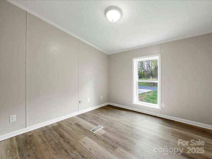 141 Hickory Creek Drive, Gastonia, NC 28052.  MLS# CAR4243072, YatesRealty ID 21489. 