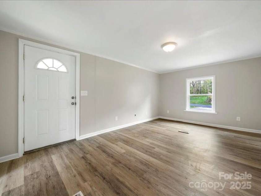 141 Hickory Creek Drive, Gastonia, NC 28052.  MLS# CAR4243072, YatesRealty ID 21489. 