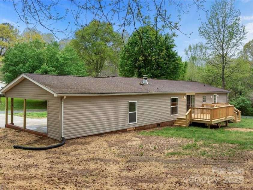 141 Hickory Creek Drive, Gastonia, NC 28052.  MLS# CAR4243072, YatesRealty ID 21489. 