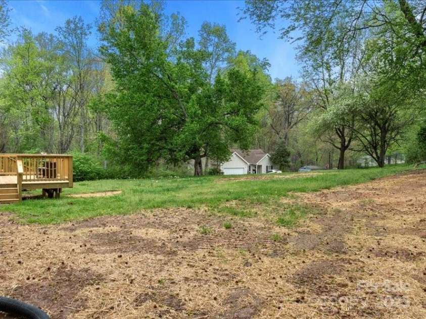 141 Hickory Creek Drive, Gastonia, NC 28052.  MLS# CAR4243072, YatesRealty ID 21489. 