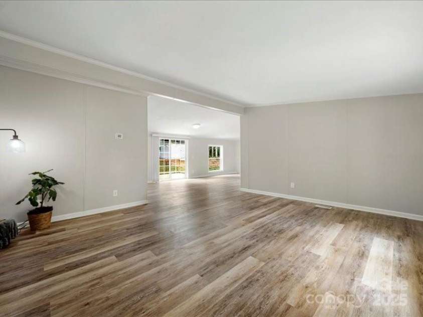 141 Hickory Creek Drive, Gastonia, NC 28052.  MLS# CAR4243072, YatesRealty ID 21489. Front living room