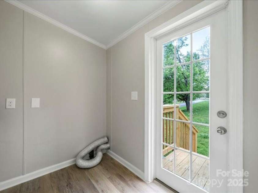 141 Hickory Creek Drive, Gastonia, NC 28052.  MLS# CAR4243072, YatesRealty ID 21489. Laundry